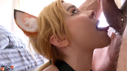 Sweetie Fox: Fată drăguță face sex oral adânc în gât și spermă pe față