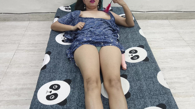 Saarabhabhi6: Anh kế của tôi bước vào phòng của tôi mà...