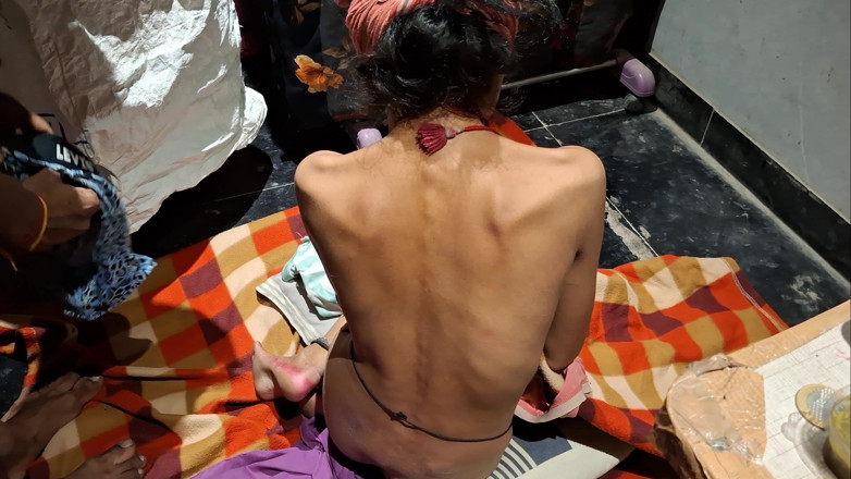Madhya Sangeeta: 내 집 가구에서 멈추지 않고 섹스, 내 의붓아빠가 나를 어떻게 따먹는지 얼마나 맛있는지