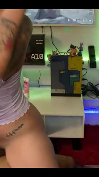 Masturbation, pipe et sexe d’une actrice porno colombienne sexy - jeu de Jenifer