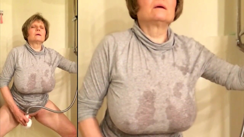MarieRocks: Vollbusige oma masturbiert in einem grauen hemd