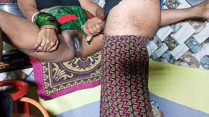 FireeCouple: Indiancă Bhabhiji futută lucrând în bucătărie când nimeni nu era în casă