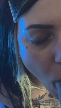 Magischer blowjob mit sperma im mund