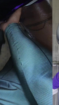 Naomie Loup pembimbing sorak Lurex ketat