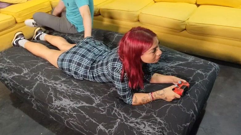 MyVirtualSins: Aku suka banget sama adik tiriku waktu dia lagi asik...