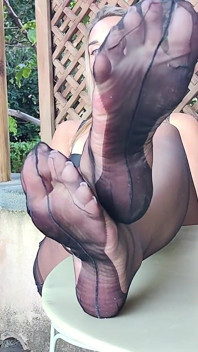 Stuzzicare in calze di vero nylon