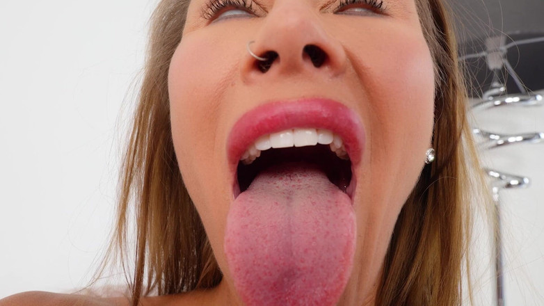 CALLIE ROKS: Крошечную Callie - Giantess