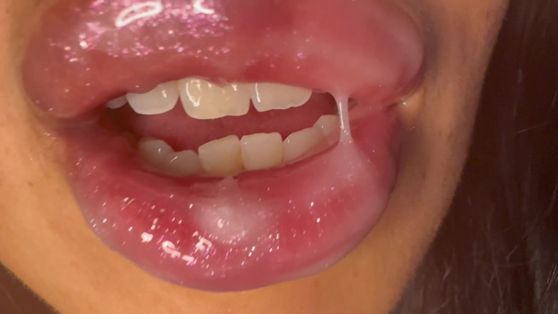 Asmr_mouth: Ett byte av läppgloss när jag kysser