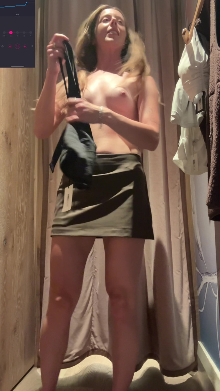 Nadia Foxx: Aritzia, essai de vêtements, orgasme