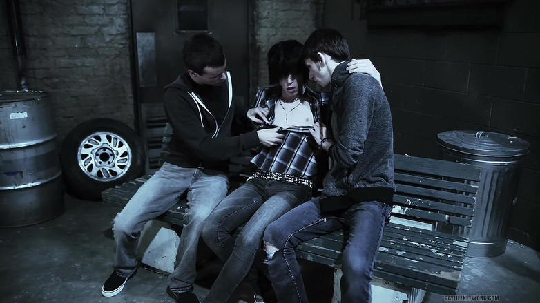 Twinklight: Испуганный паренек окружен