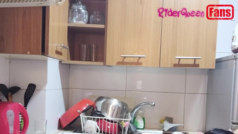 Riderqueen: Video untuk penggemar: aku dientot sama cowok bertopeng di dapur