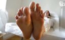 Czech Soles - foot fetish content: Зв&amp;#039;язаний, покірний і її ноги лоскотали і поклонялися, відео від першої особи
