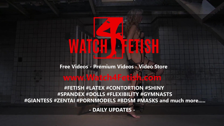 Watch4fetish: Si cantik lateks tersepit dalam sangkar