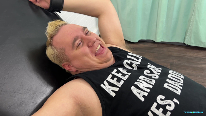 Ticklish Chubs: Achilles membalas dendamnya pada Matt