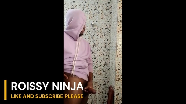 roissy ninja: Je me masturbe sous la douche au réveil