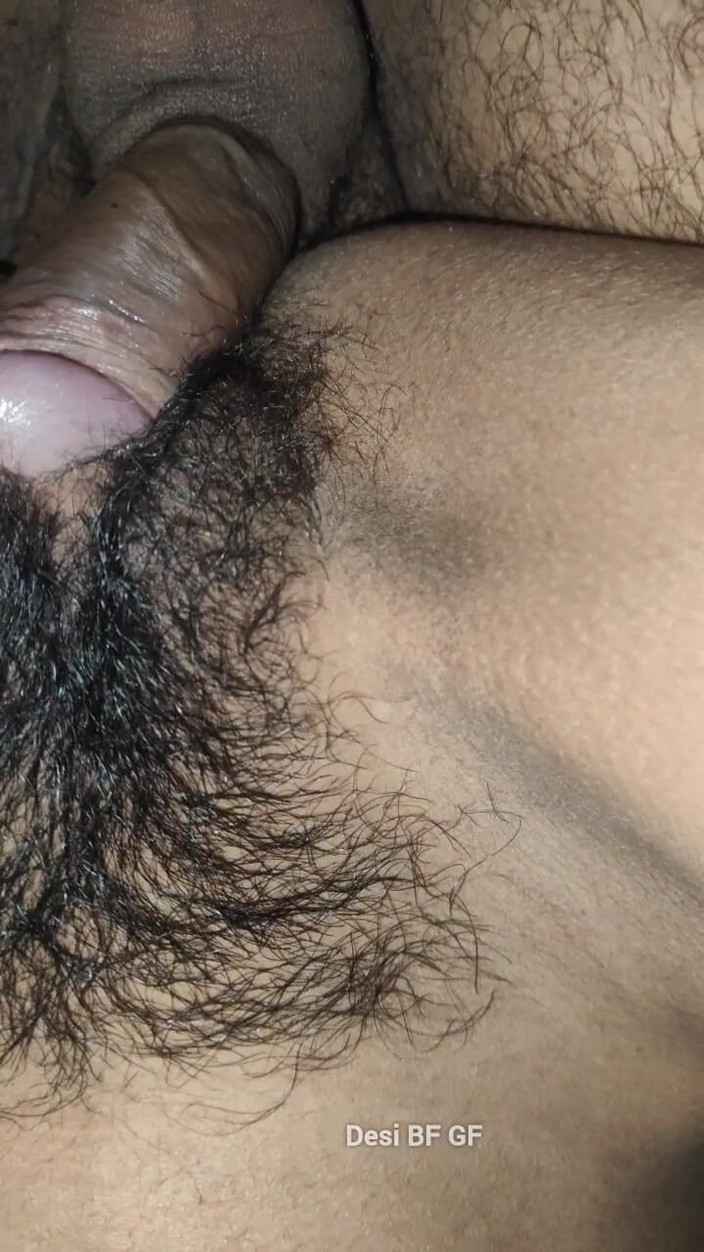 Manoj12015: Ssanie owłosionej kremowej różowej cipki mojej dziewczyny i zabawa cipkami