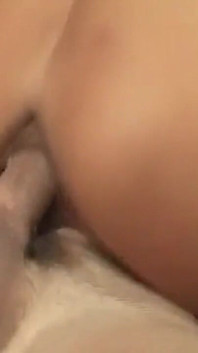 Busty Blonde MILF pięść rozciągnięta szeroko w nasączonej ekstazy