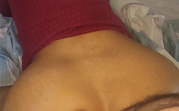 Brunnete Sofi: Nhỏ nhắn được đụ bởi một con cu to qua đường lỗ hậu