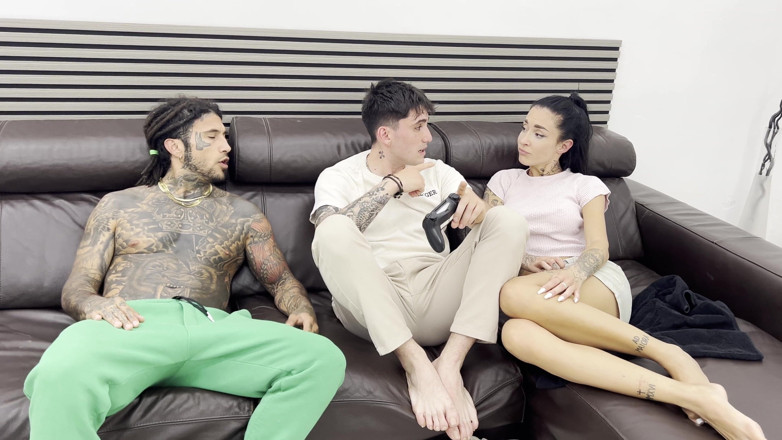 Papi Rodriguez: Sumisa MILF Quiere Que La Destruya El Coño - Silvia Preslar