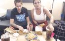 TLC 1992: Fast food pig out burger friet nuggets