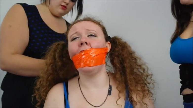 Selfgags classic: Hırçın öğürüyor zorbalık - 1. raunt: Layla kailey'de!