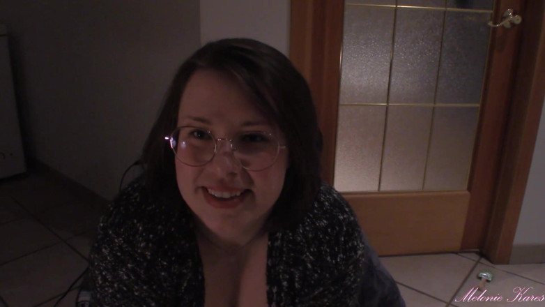 Melonie Kares: Prof, attraction sexuelle, spectacle de seins