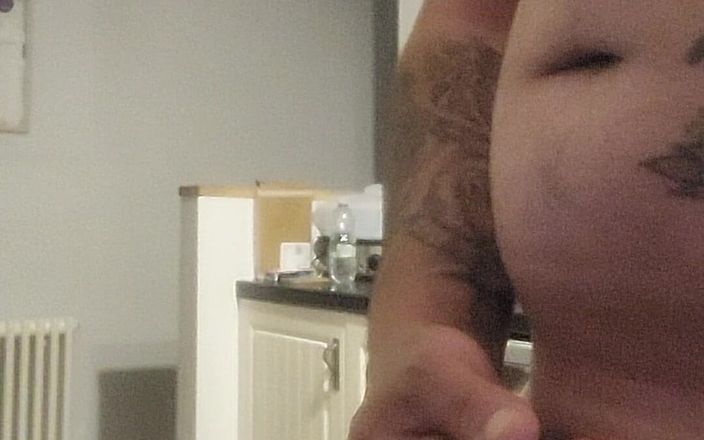 Garywhore: Walgelijk pisspel in de Kitcen