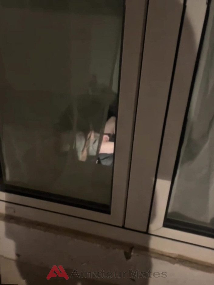 AmateurMates: Jongen Betrapt Op Aftrekken Op Zijn Bed Door Het Raam...
