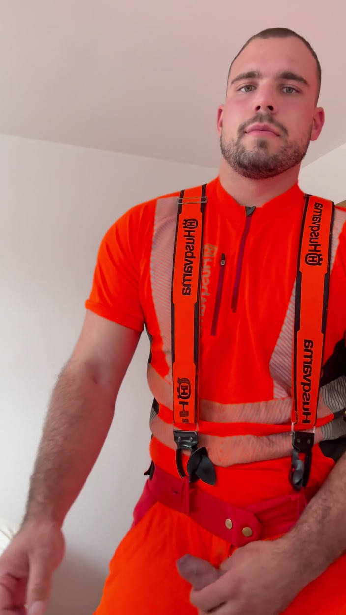 Tyler Blake: Tyler Blake se masturbează în haine de lucru Hivis lumberjack - flexări...