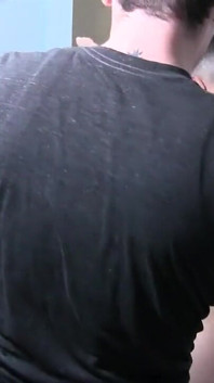 Bts: jock sexy cu tatuaje heterosexuale fute gaura prietenilor săi
