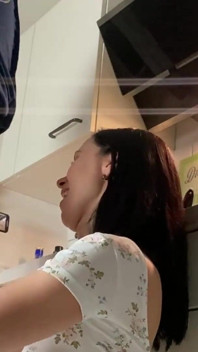 즉흥적인 주방에서 내 안에 사정했어!