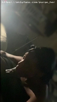 Süßes küken schlampiger halsfick