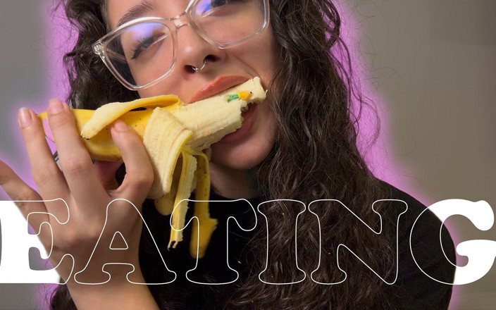 Pedazodchicle: I Found a Shrunken Man Among My Fruit; I Ate...