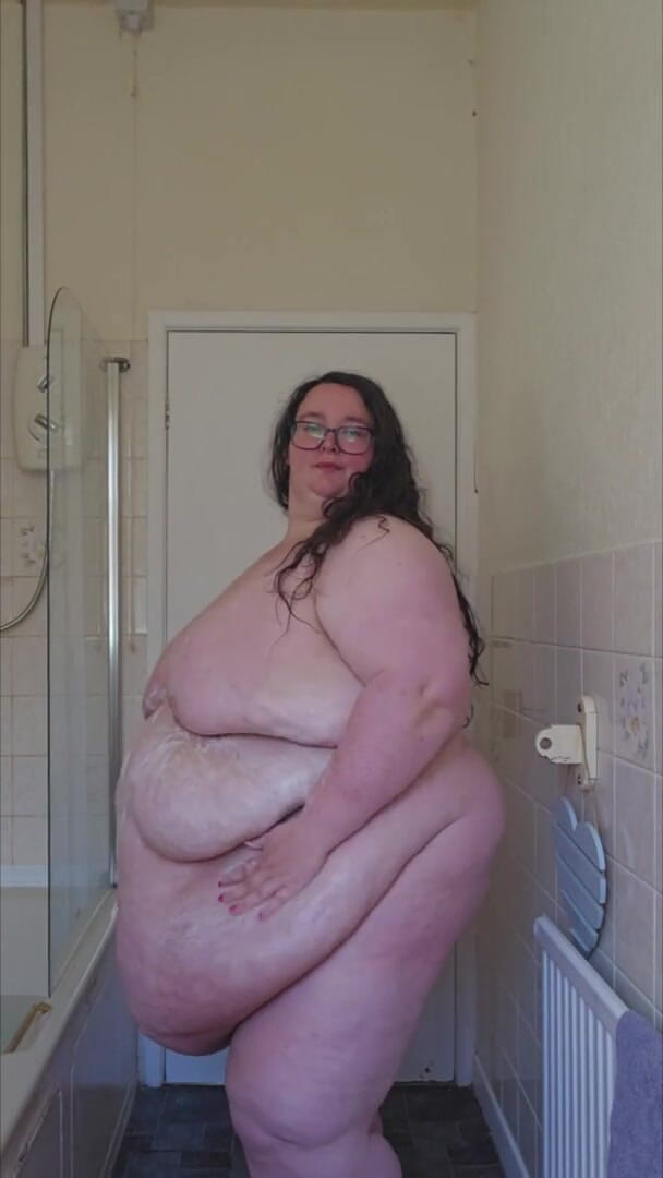 SSBBWLadyBrads: SSBBW Zeița grasă spuma corpul gras partea 2