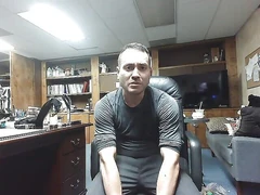 Austint4400は彼のペニスを測定し、遊ぶ