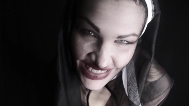 Lady Mesmeratrix Official: Diva del Tubo ist eine dunkle nonne