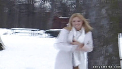 ATK Solo: Crissy se masturbează în mașină