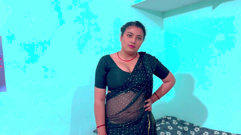 Hotty_ragini: Madrasta compartilhou a cama de solteiro e fez o enteado...