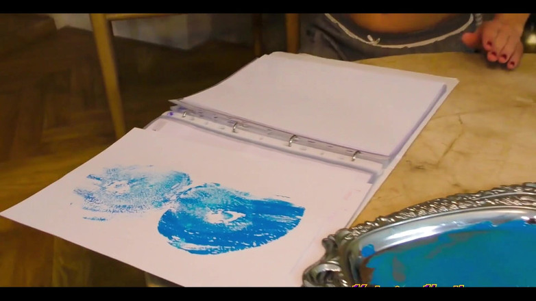 Katerina Hartlova: Tôi viết thư cho ông già Noel và ký tên bằng...