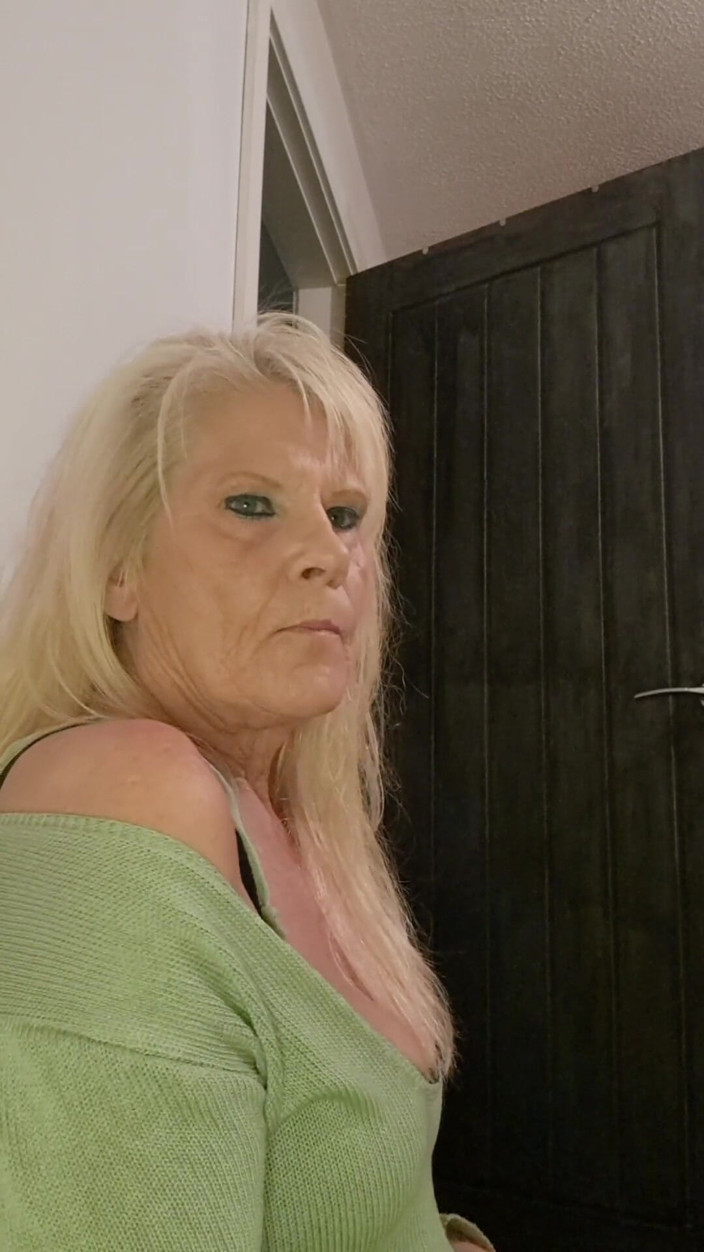 Milf-T: Sexy oma macht ihn Cum.mp4