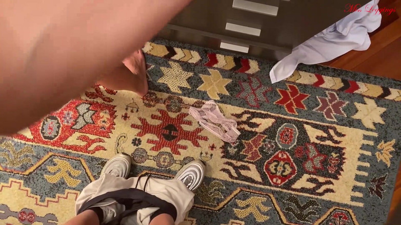 MissLeggings: 试用保姆在里面射精以获得工作