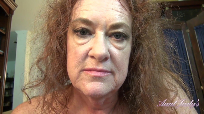 Aunt Judy's: Auntjudys - Mătușa ta excitată matură doamna Ginger te prinde masturbându-te (vedere...