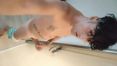 Idmir Sugary: Dva výstřiky v domě přátel - první na jeho posteli, druhé,...