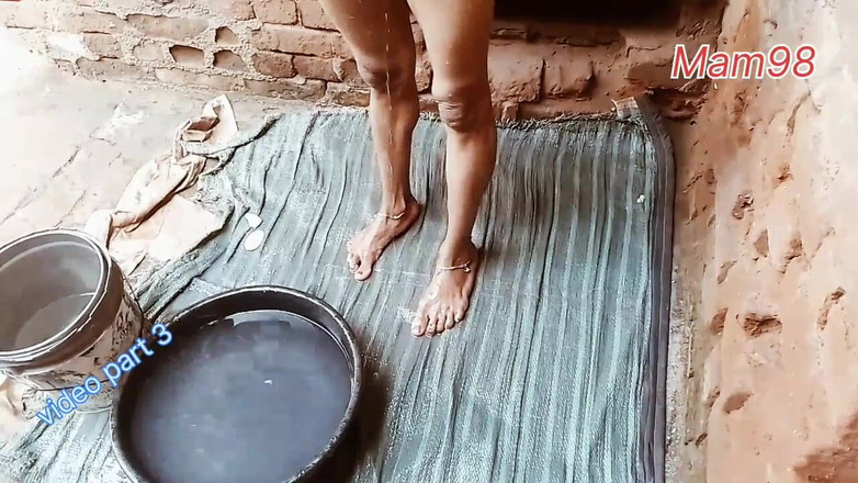 Deshi girl 9: Indianka zdejmuje kąpiel! Następnie widząc scenę przed tobą, również staniesz...