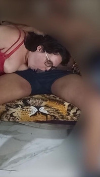 L’éjaculation sur la pute était tellement grosse