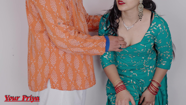 Your Priya: 饥渴的岳父脚交和手淫