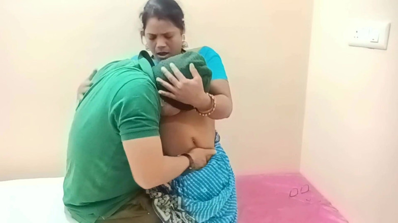 Popmini: Jovem meio-irmão lambendo e fodendo meia-irmã