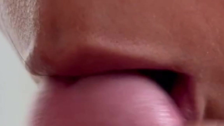 YourDickSucker: 害羞的可爱女孩