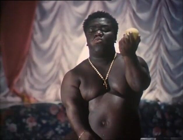 Black Sinner: Grosse bite noire dans une chatte poilue dans le cul... Éjaculation...