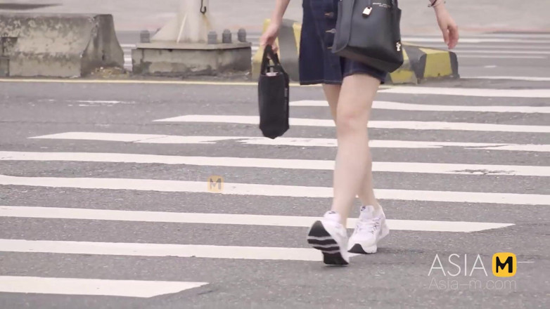 ModelMedia Asia: Mdag-0009 Street Hunting / Slender Pretty Stewardess Enjoys the Strained Pleasure